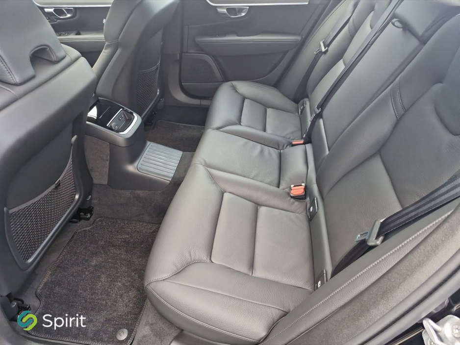2026 Volvo V90 - image 5
