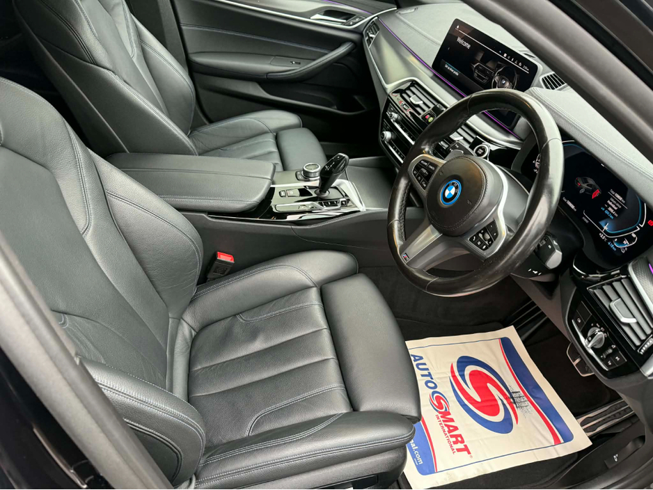 2022 BMW 5 Series - image 11