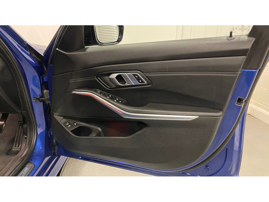 2021 BMW 3 Series - image 34