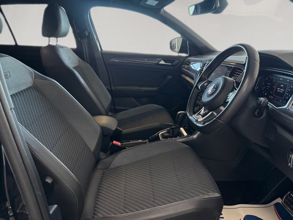 2020 Volkswagen T-Roc - image 11