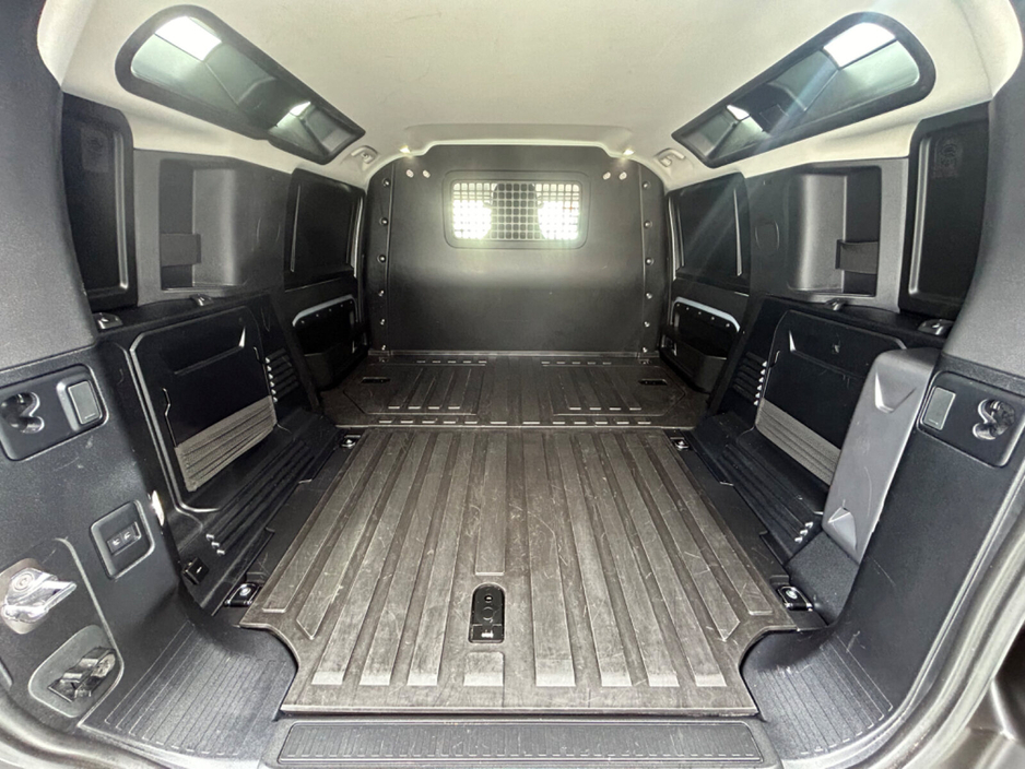 2023 Land Rover Defender - image 33