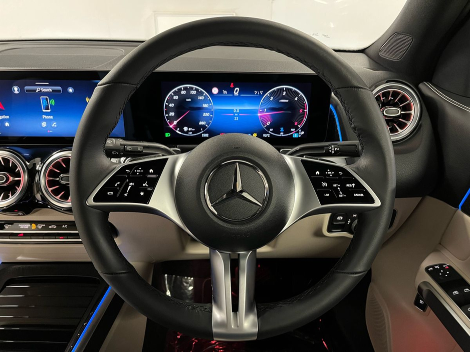2025 Mercedes-Benz GLB - image 17
