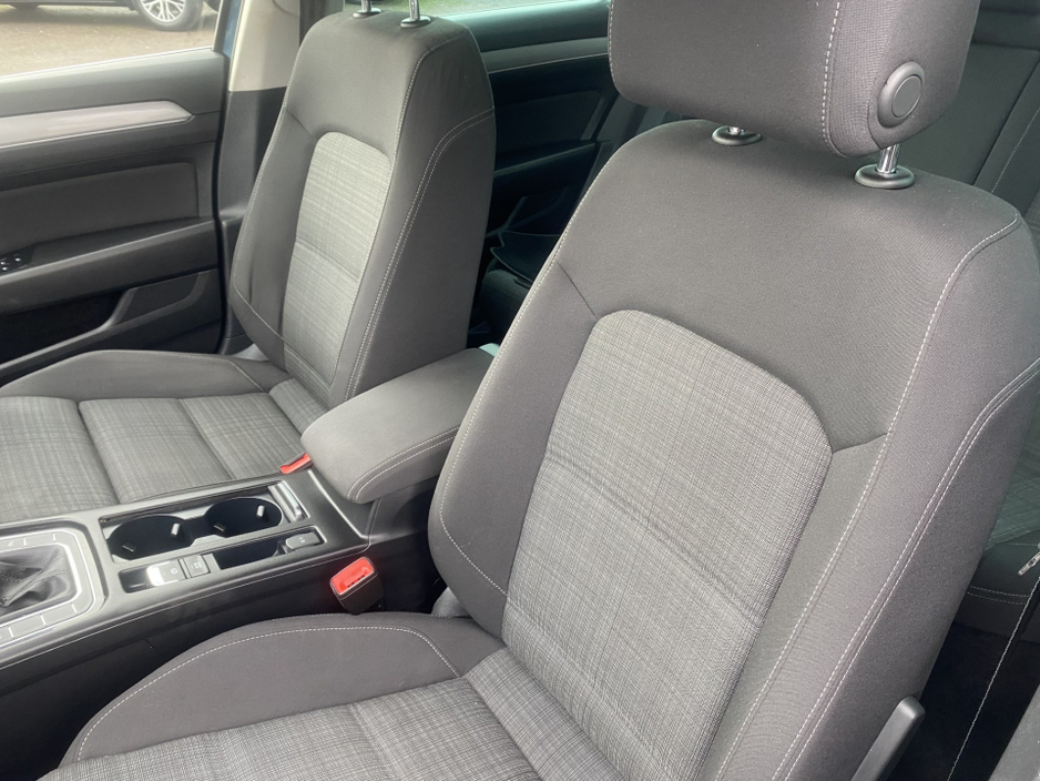 2020 Volkswagen Passat - image 11