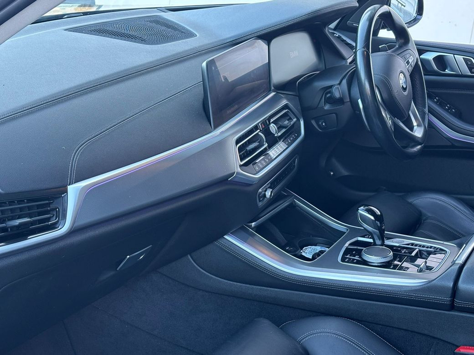 2020 BMW X5 - image 13