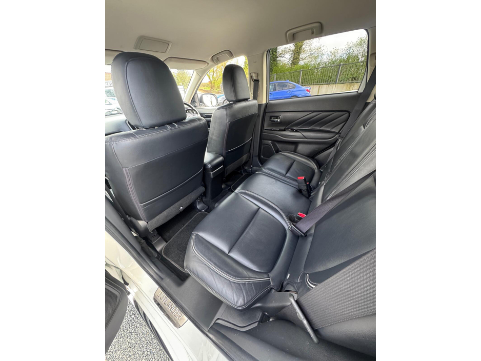 2018 Mitsubishi Outlander - image 23