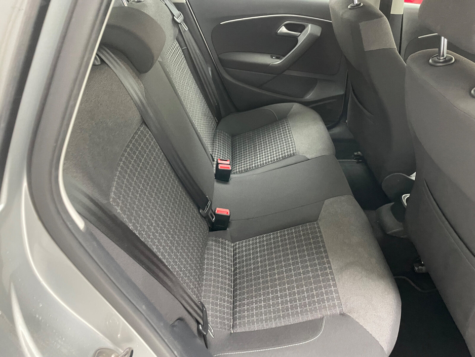 2015 Volkswagen Polo - image 16