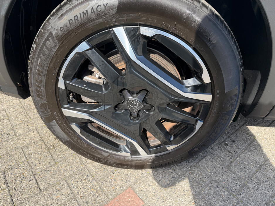 2025 Peugeot 5008 - image 4