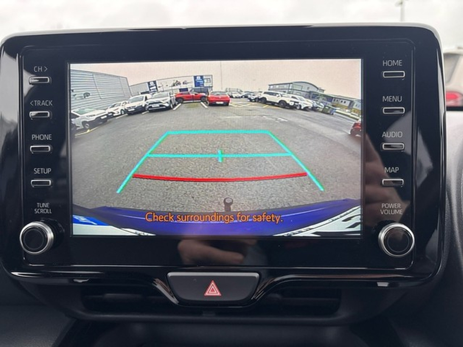 2024 Toyota Yaris Cross - image 11