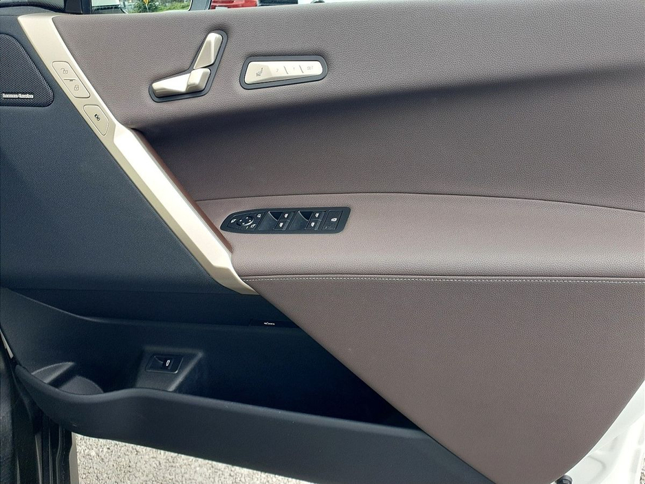 2022 BMW iX - image 22