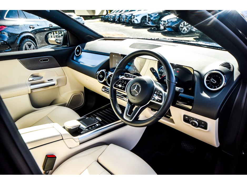 2023 Mercedes-Benz GLA Class - image 10