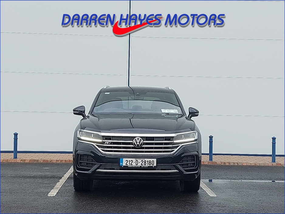 2021 Volkswagen Touareg - image 3