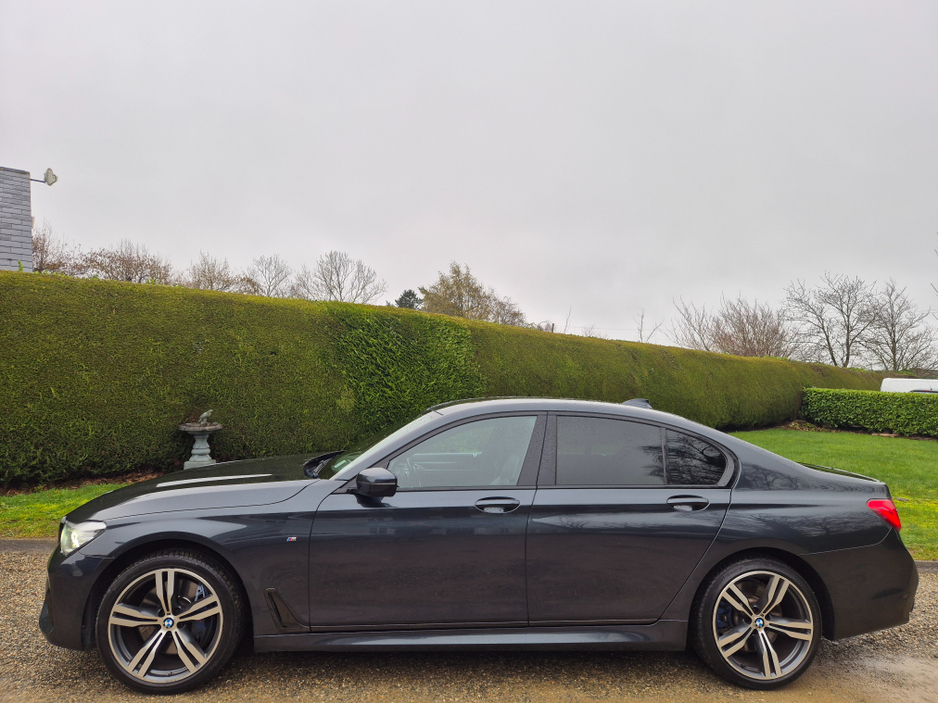 2016 BMW 7 Series - image 4