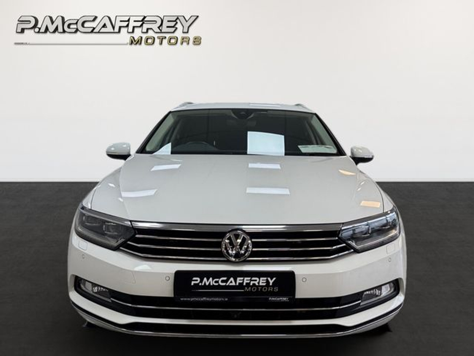 2019 Volkswagen Passat - image 2