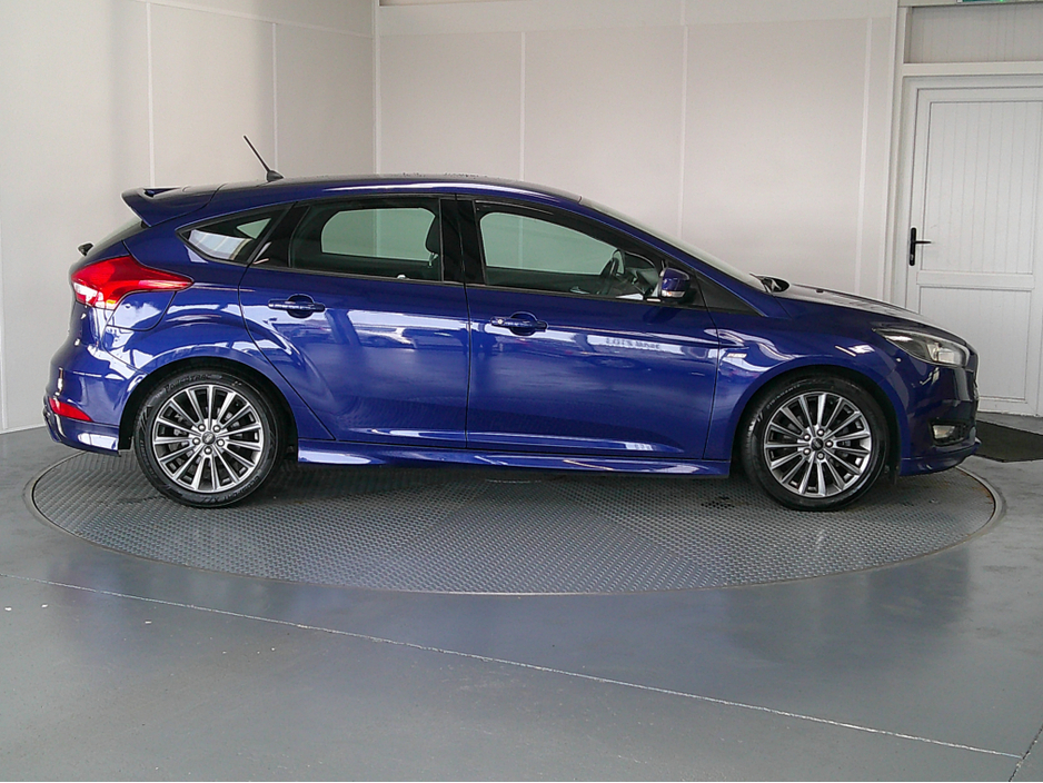 2018 Ford Focus - image 8