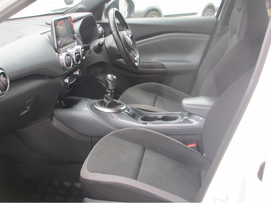 2021 Nissan Juke - image 12