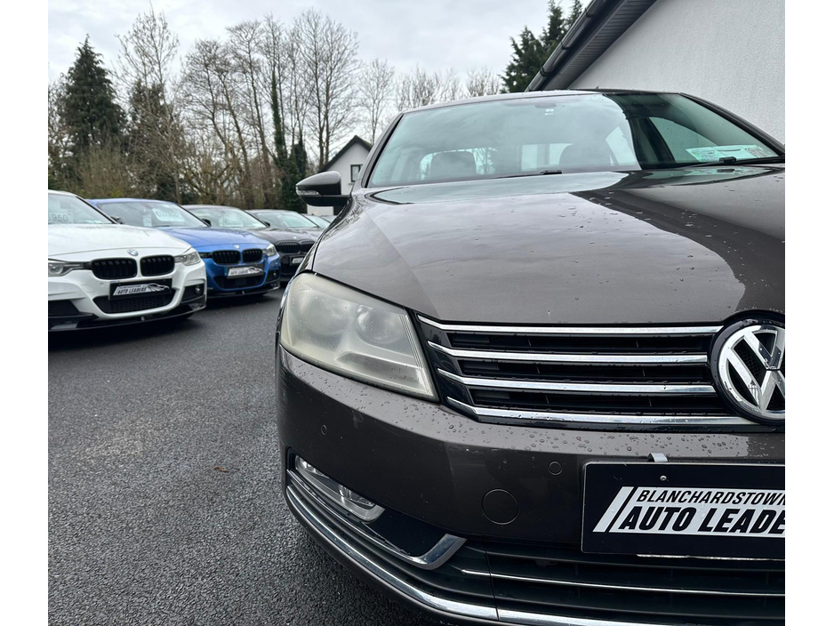 2012 Volkswagen Passat - image 12