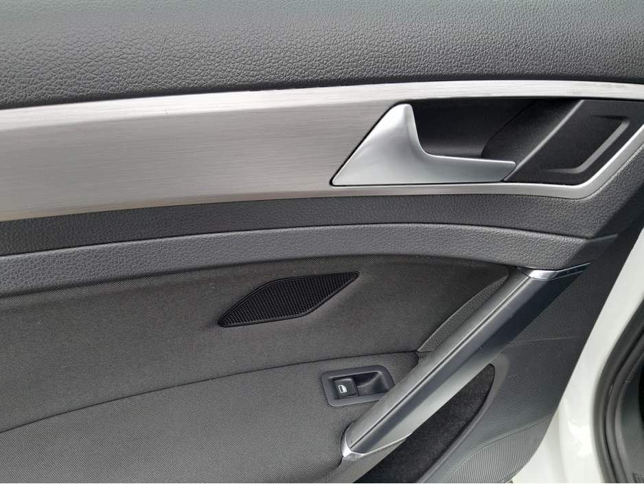 2017 Volkswagen Golf - image 24