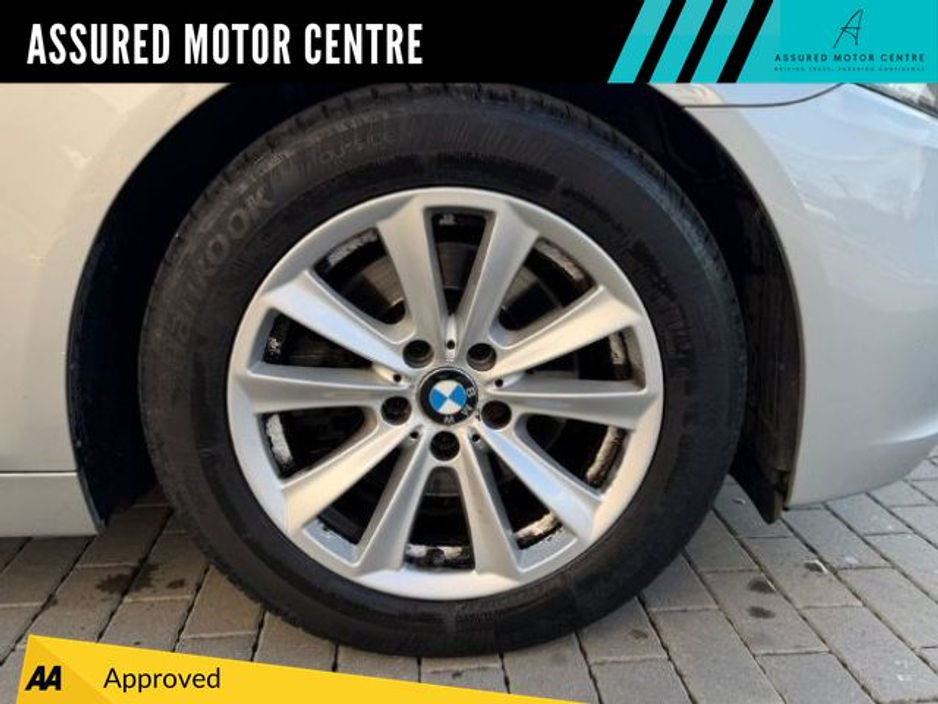 2016 BMW 5 Series - image 10