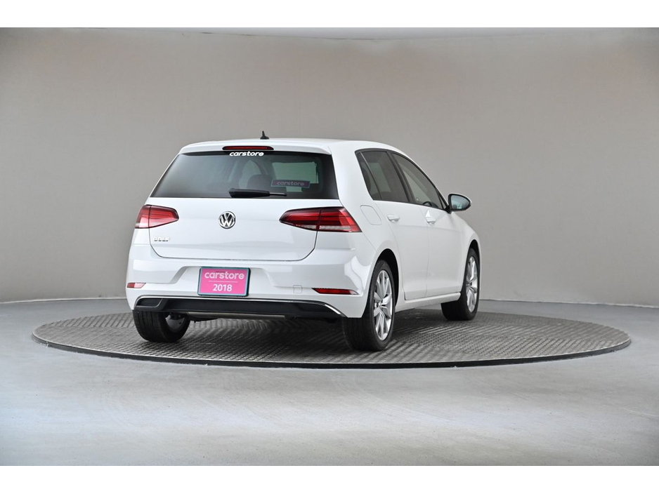2018 Volkswagen Golf - image 8