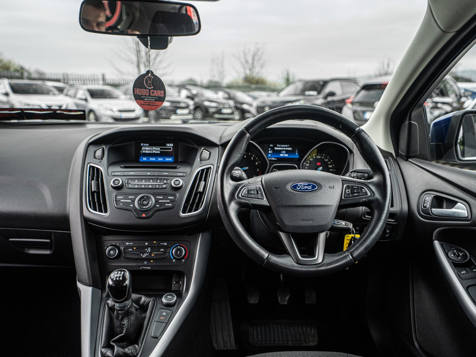 2016 Ford Focus - image 6