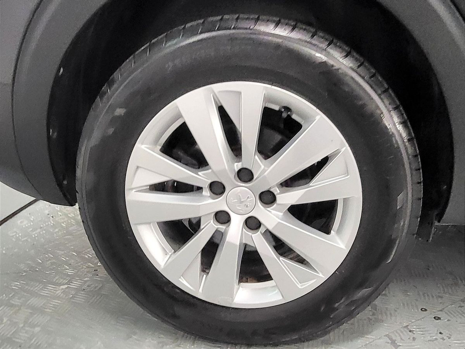 2020 Peugeot 5008 - image 11