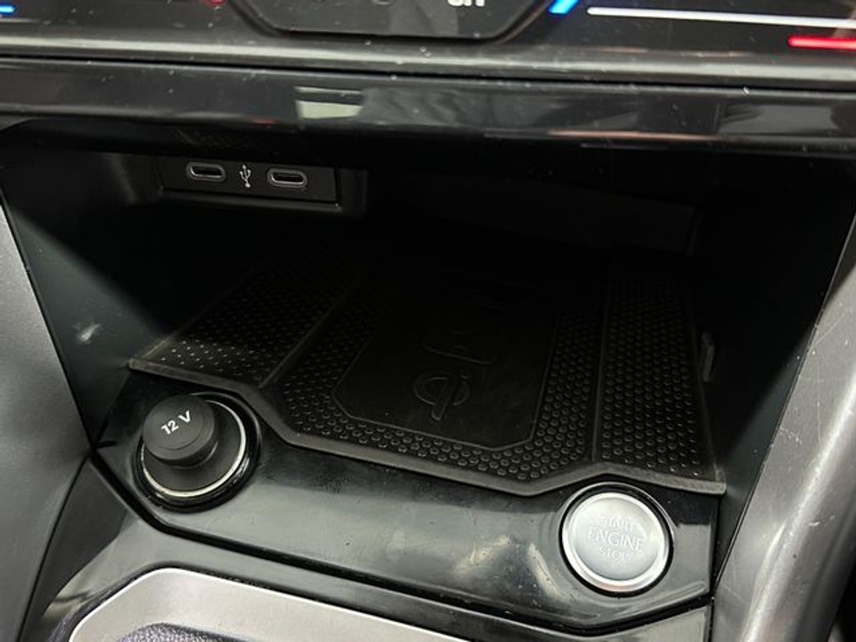 2025 Volkswagen T-Roc - image 25