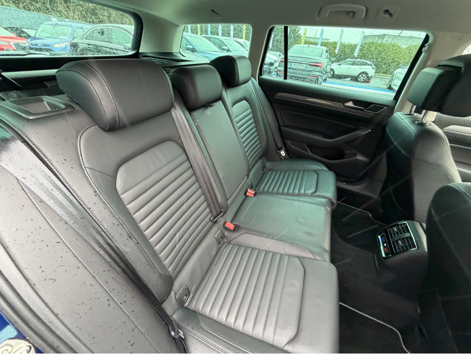 2020 Volkswagen Passat - image 29