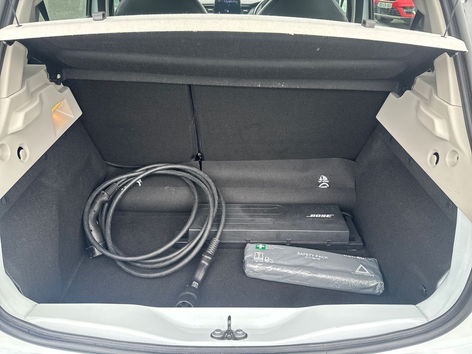 2020 Renault Zoe - image 12