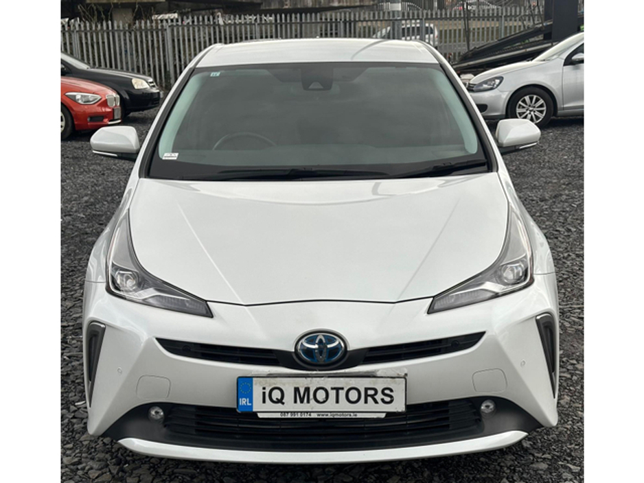 2021 Toyota Prius - image 2
