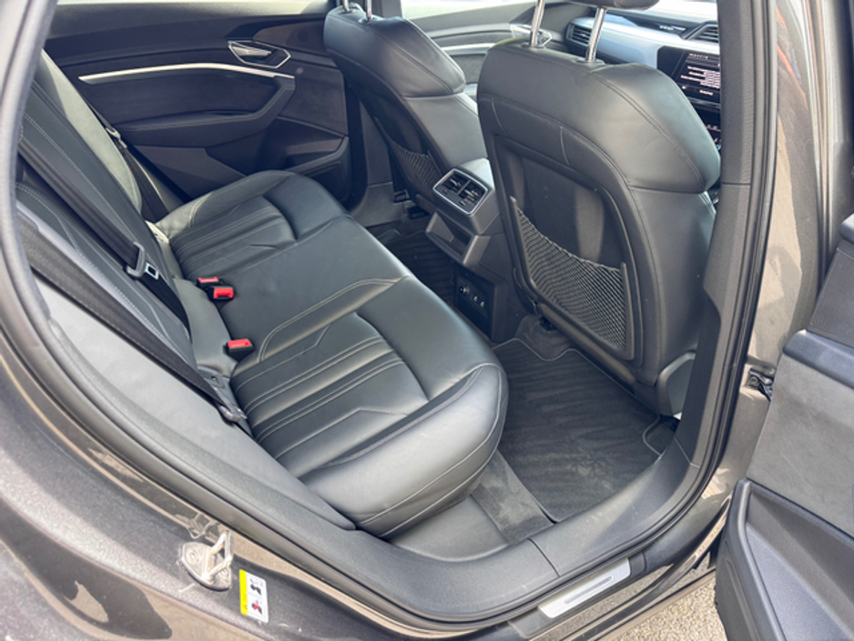 2022 Audi e-tron - image 5