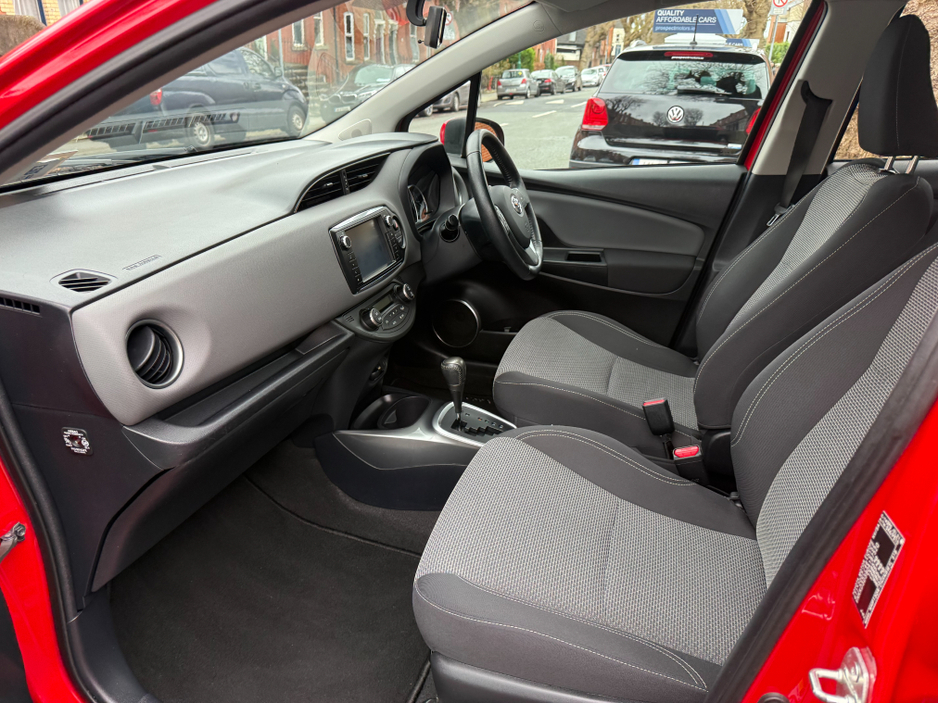 2015 Toyota Yaris - image 10