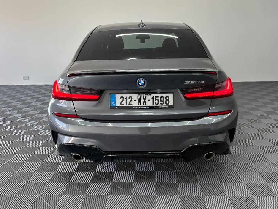 2021 BMW 3 Series - image 8