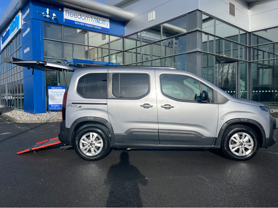 2024 Peugeot Rifter New Model Wheelchair Accessible Low Kms €26,950