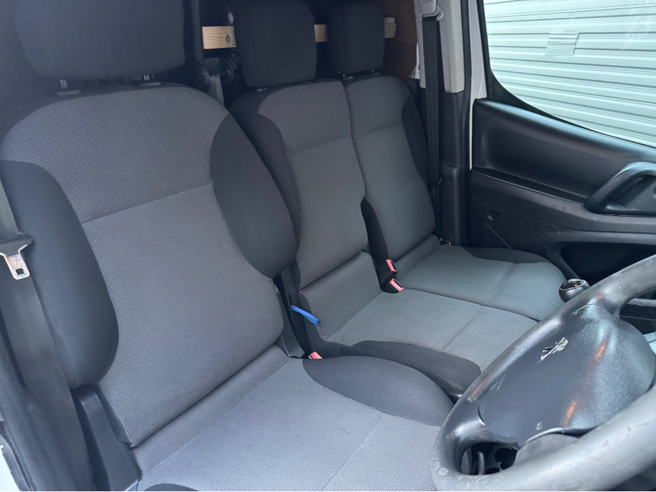 2017 Peugeot Partner - image 7