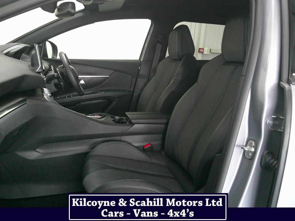 2024 Peugeot 5008 - image 12