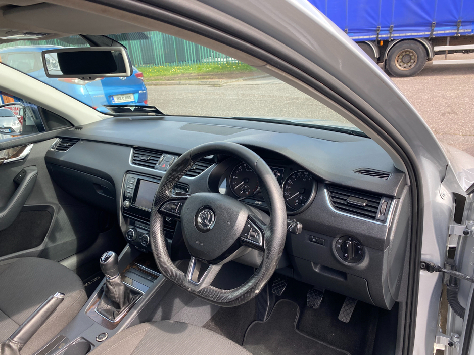 2015 Skoda Octavia - image 14