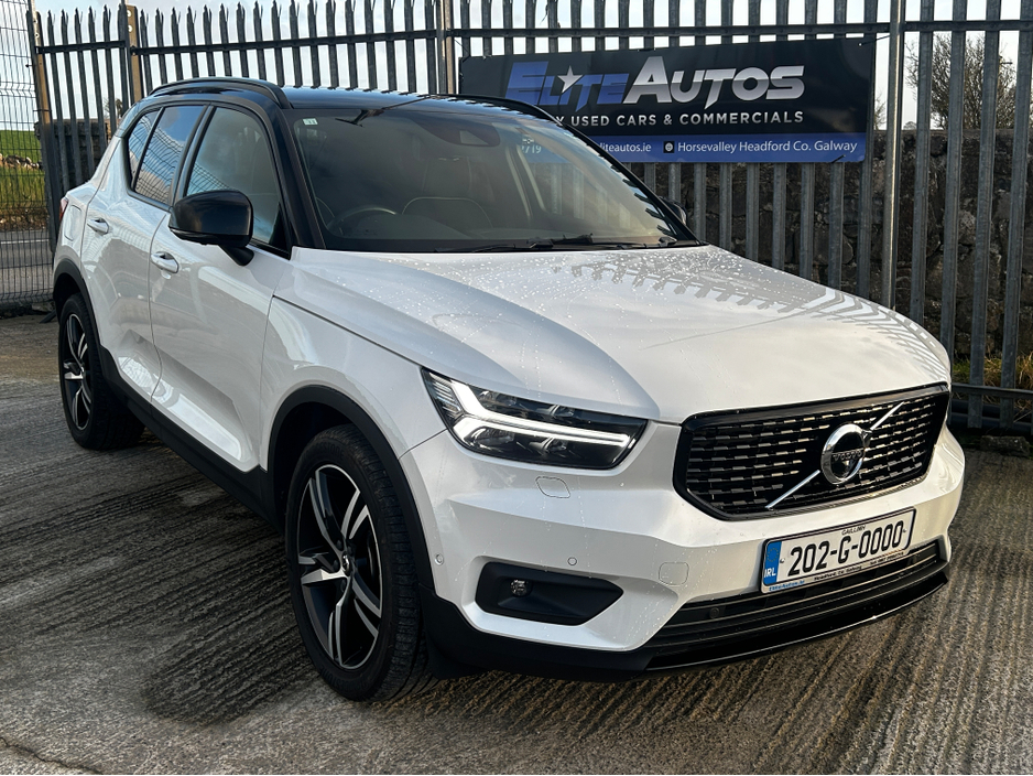 2020 Volvo XC40 - image 10