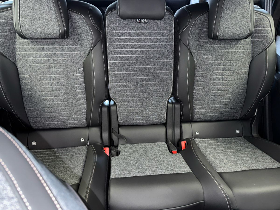 2026 Peugeot 5008 - image 21