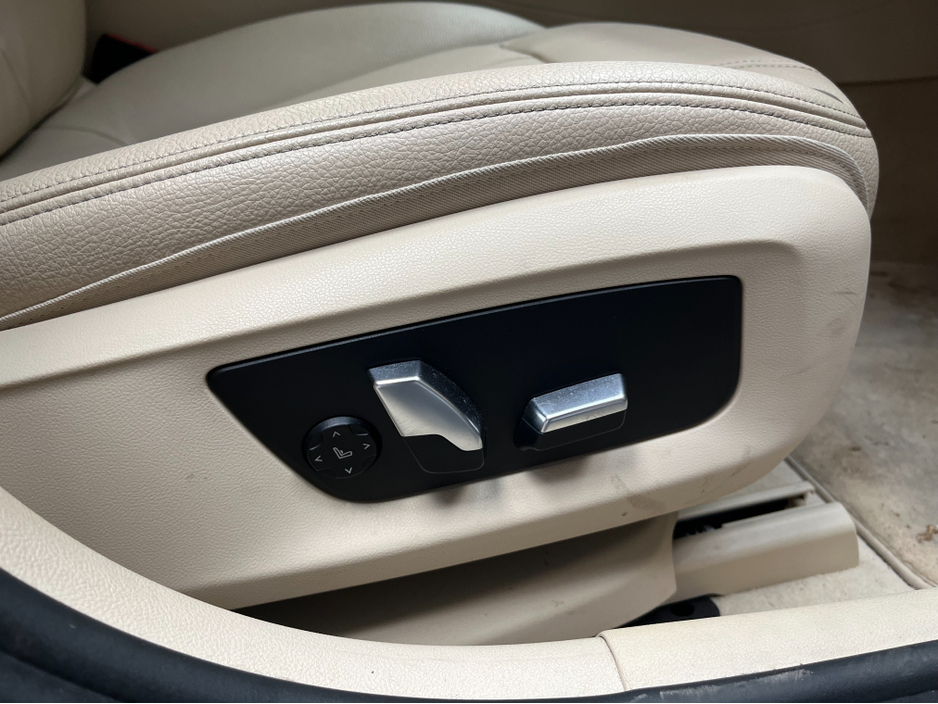 2017 BMW 5 Series - image 13