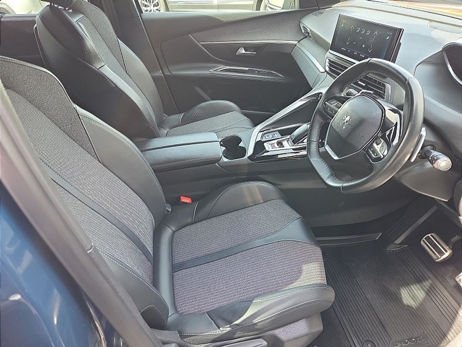 2023 Peugeot 5008 - image 9