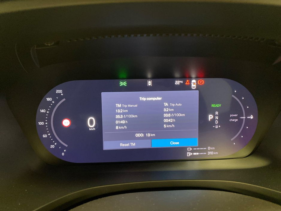 2026 Volvo V60 - image 13