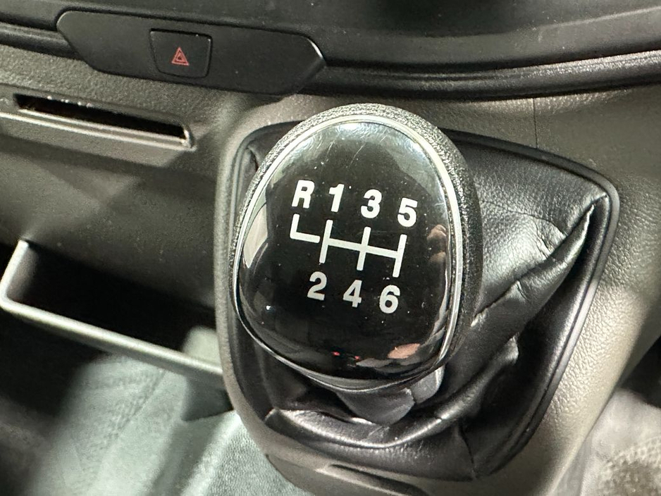 2022 Ford Transit - image 13