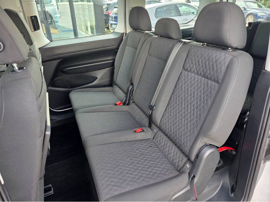 2022 Volkswagen Caddy - image 20