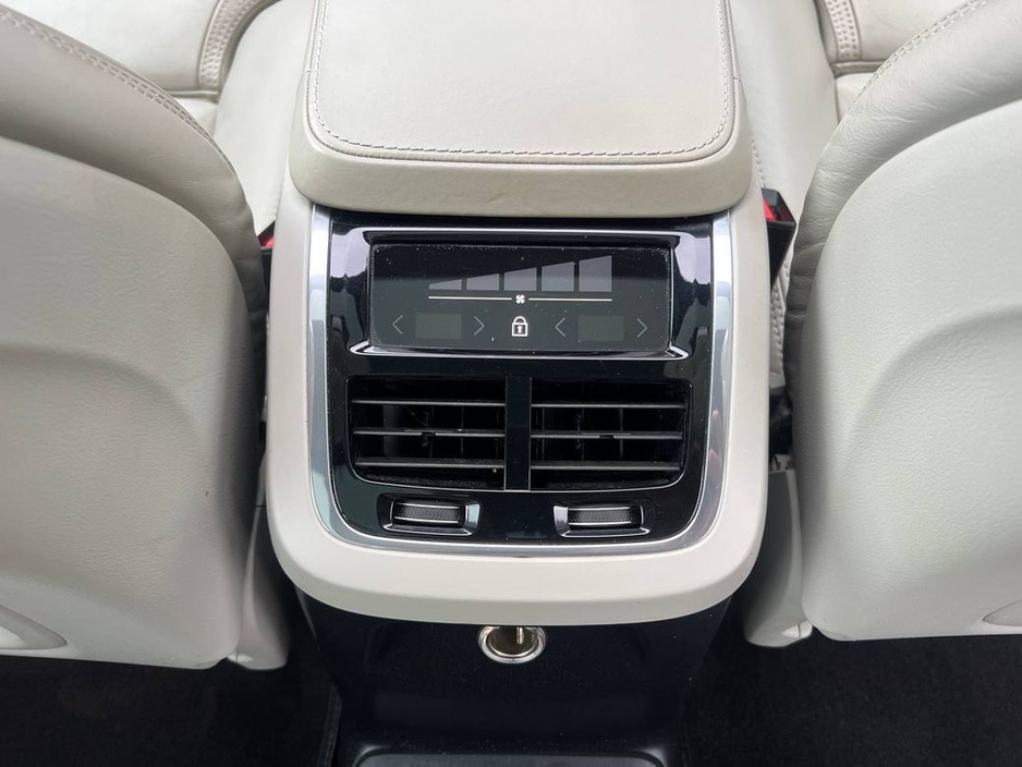 2019 Volvo XC90 - image 12