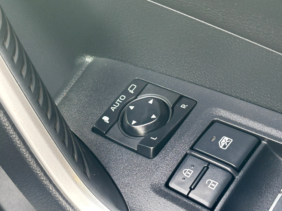 2020 Toyota Rav4 - image 21