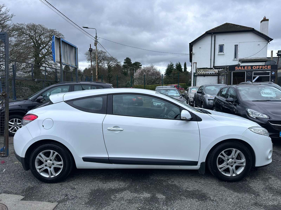 2010 Renault Megane - image 6