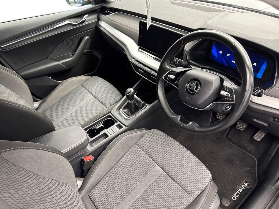 2023 Skoda Octavia - image 6