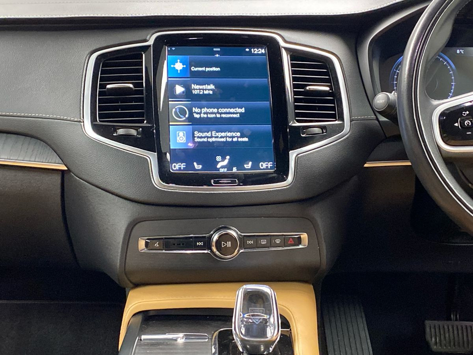 2022 Volvo XC90 - image 8