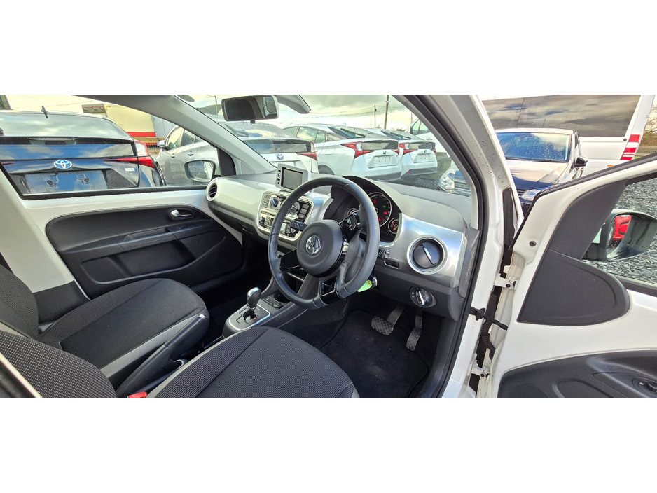 2014 Volkswagen up! - image 25