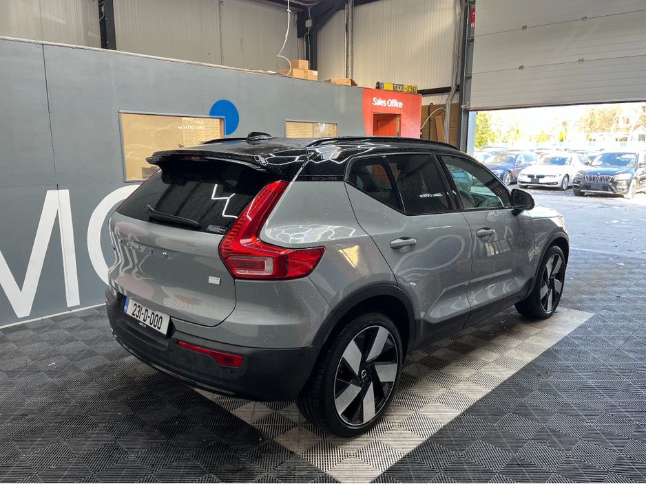 2023 Volvo XC40 - image 2